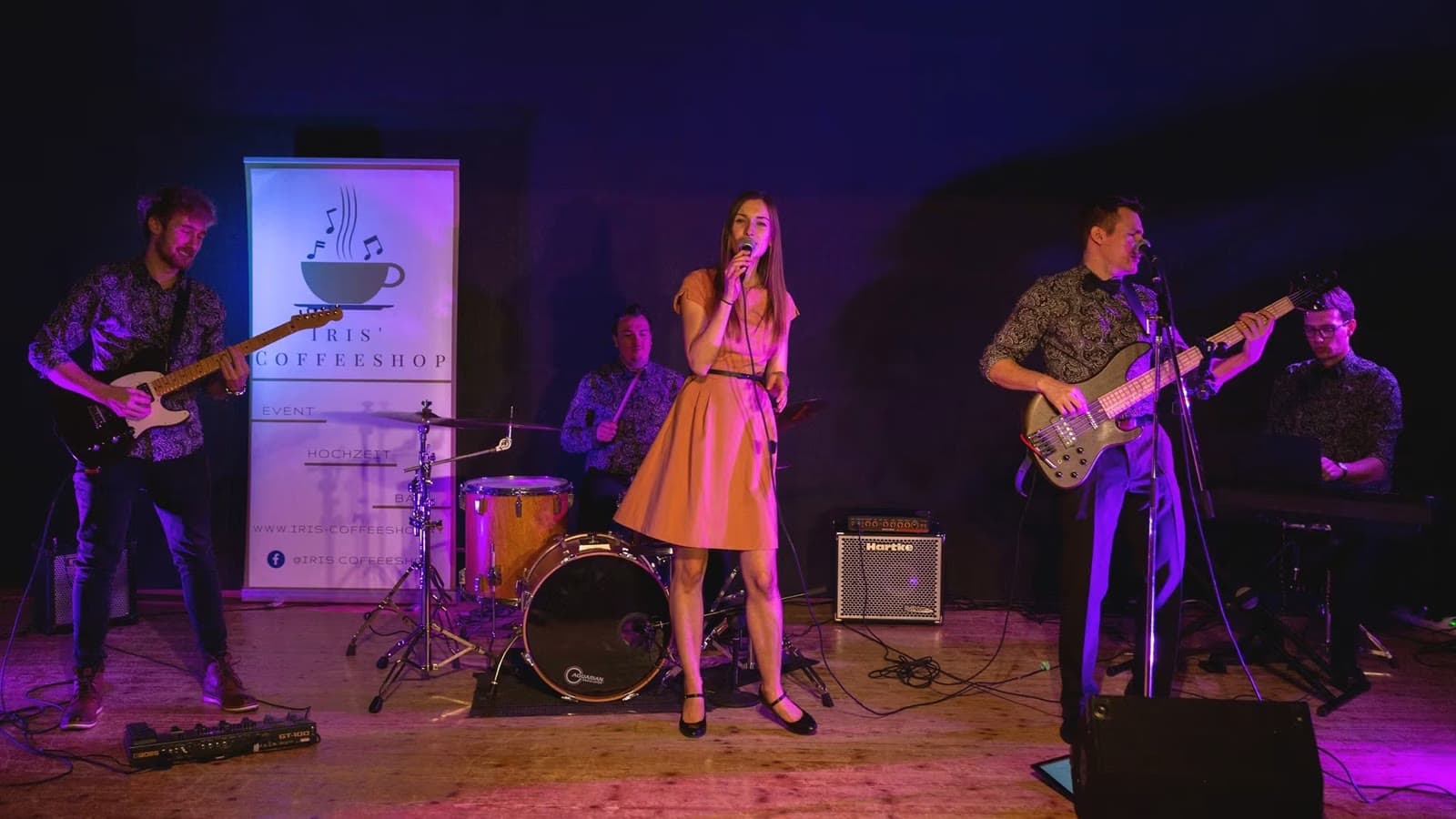 Iris' Coffeeshop live